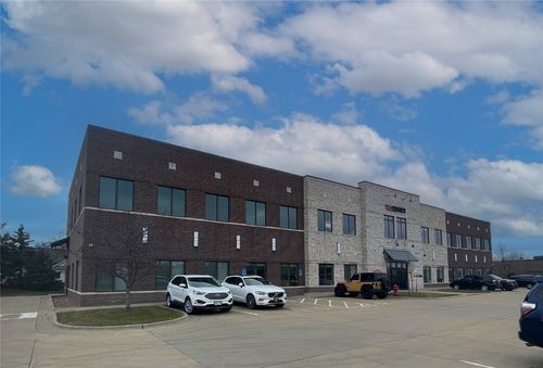 ste-203-1501 Boyson Square Dr, Hiawatha, IA, 52233-2391 | Card Image