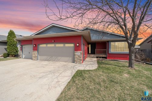 2300 S Juneau Ln, Sioux Falls, SD, 57106 | Card Image