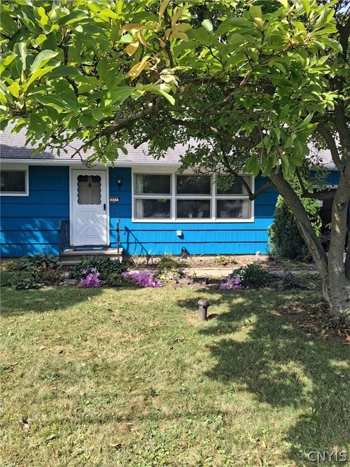 211 Washburn Dr, East Syracuse, NY, 13057-1633 | Card Image