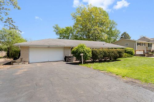 205 Oak Ave, Westmont, IL, 60559-2016 | Card Image