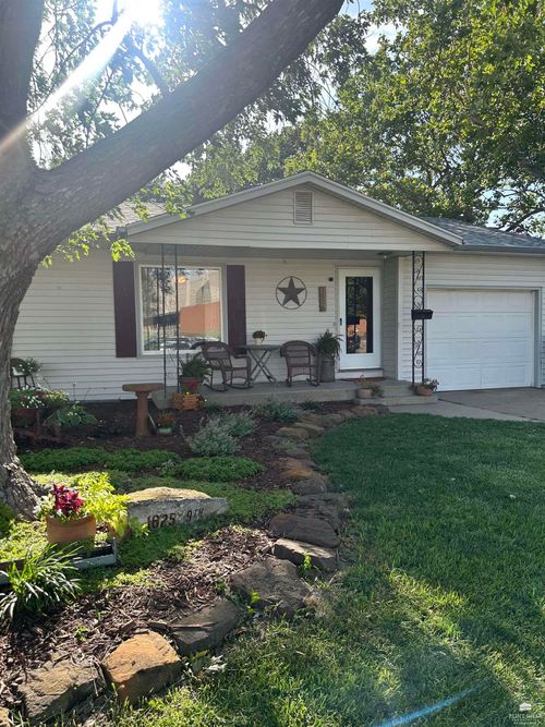 1625 9th St, Clay Center, KS, 67432-2241 | Card Image