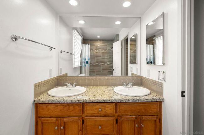 677 Summer View Cir, Townhouse with 2 bedrooms, 3 bathrooms and 2 parking in Encinitas CA | Image 23