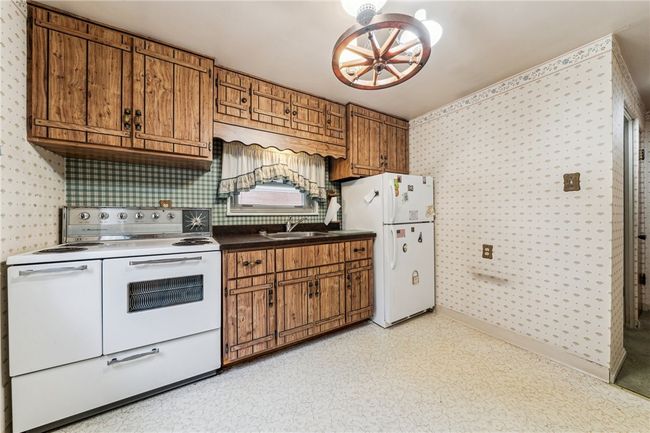 414 Mary St, House other with 2 bedrooms, 1 bathrooms and null parking in Jeannette PA | Image 6