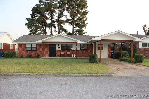 804 Dollins St, Wilburton, OK, 74578-3204 | Card Image