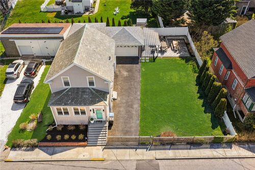 4 Vaughan Ave, Newport, RI, 02840-6404 | Card Image