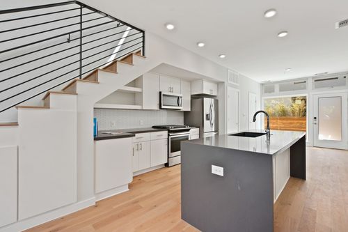 246-2002 E 7th St, Austin, TX, 78702-3591 | Card Image