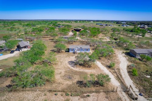 1007 County Road 773, Devine, TX, 78016-4841 | Card Image
