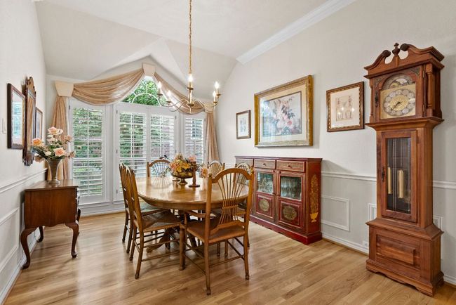 Formal dining area | Image 28