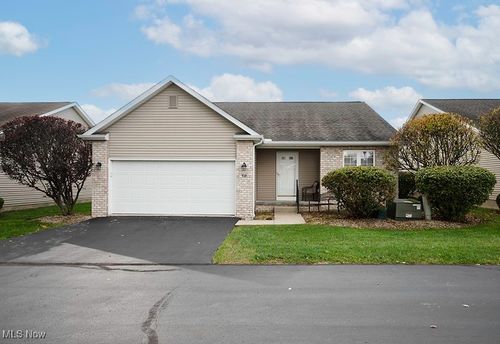27 Danbury Ct Nw, Warren, OH, 44481-9023 | Card Image