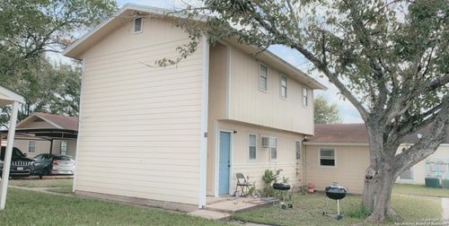 apt-13-657 W 4th St, Yorktown, TX, 78164-5004 | Card Image