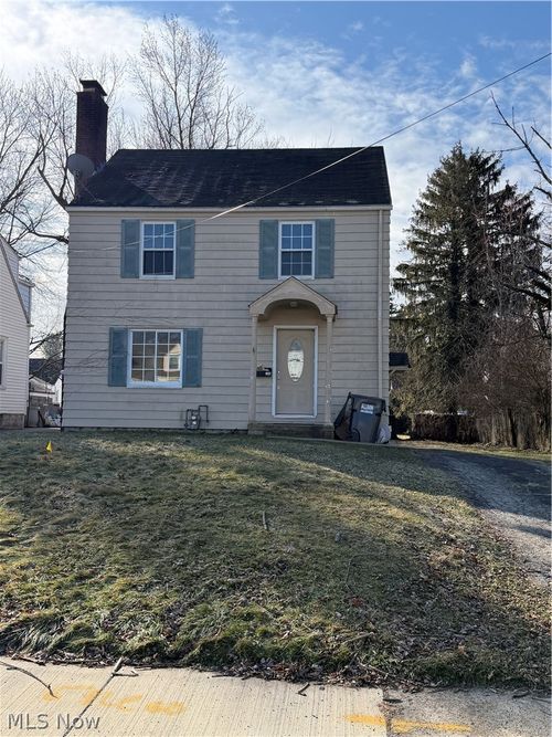 143 Clifton Dr, Youngstown, OH, 44512-1617 | Card Image