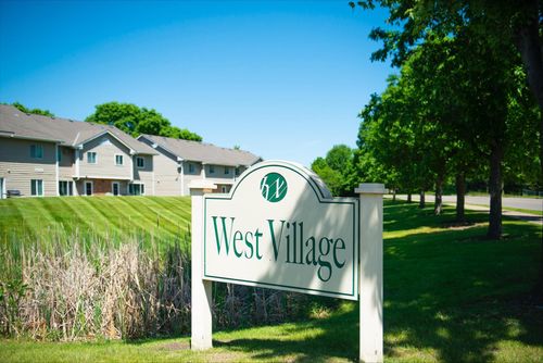 apt-105-710 W Village Rd, Chanhassen, MN, 55317-7530 | Card Image