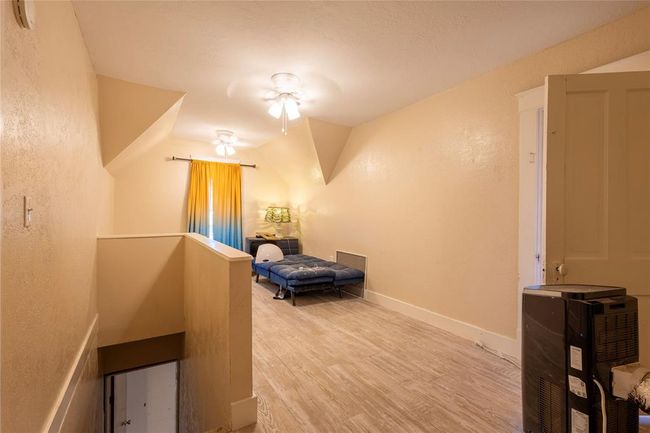 Upstairs Bedroom | Image 21