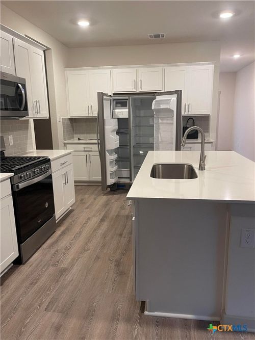 325 New Hampton Way, San Marcos, TX, 78666-4677 | Card Image