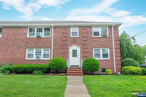 295 Bogert Rd, River Edge, NJ, 07661-1870 | Card Image