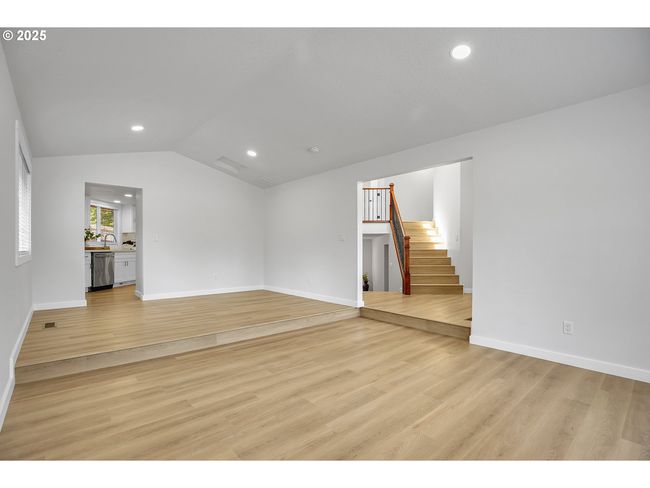 1111 Sw Linneman Ave, House other with 5 bedrooms, 3 bathrooms and 3 parking in Gresham OR | Image 7