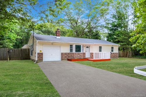 11 Red Maple Rd, Ridge, NY, 11961-2638 | Card Image