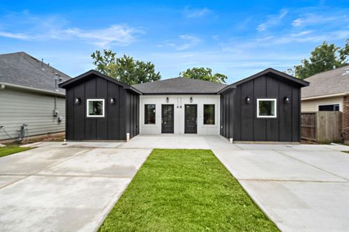b-8402 Double Ave, Houston, TX, 77088-6163 | Card Image