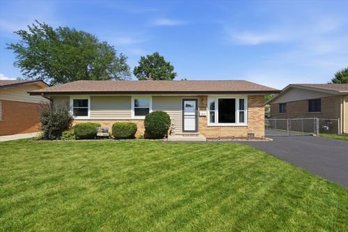 13111 Fairway Dr, Crestwood, IL, 60418-1323 | Card Image