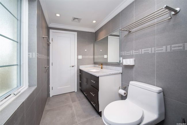 26-25 211 Th St, House other with 5 bedrooms, 7 bathrooms and null parking in Bayside NY | Image 26