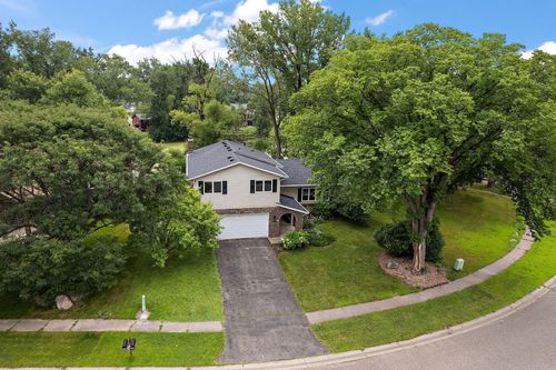 13820 Holyoke Path, Apple Valley, MN, 55124-9409 | Card Image