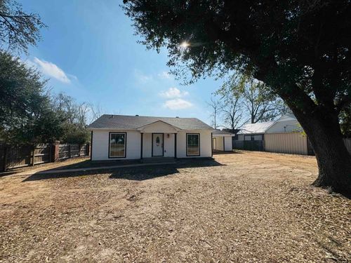 1221 W Sabine St, Carthage, TX, 75633-2821 | Card Image
