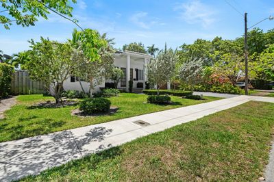 806 Se 11th Ct, House other with 4 bedrooms, 4 bathrooms and null parking in Fort Lauderdale FL | Image 2