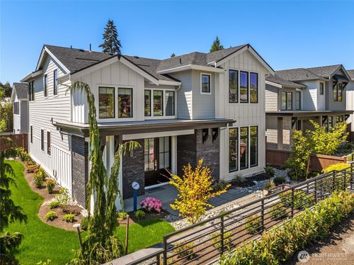 203 8th Ave W, Kirkland, WA, 98033-5319 | Card Image