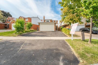 6 Banting Cres, House other with 3 bedrooms, 4 bathrooms and 6 parking in Brampton ON | Image 1