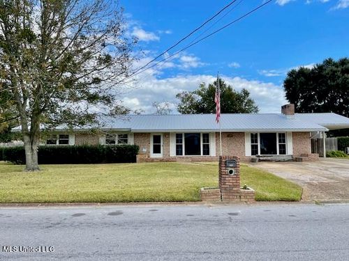 882 Rustwood Dr, Biloxi, MS, 39532-4236 | Card Image