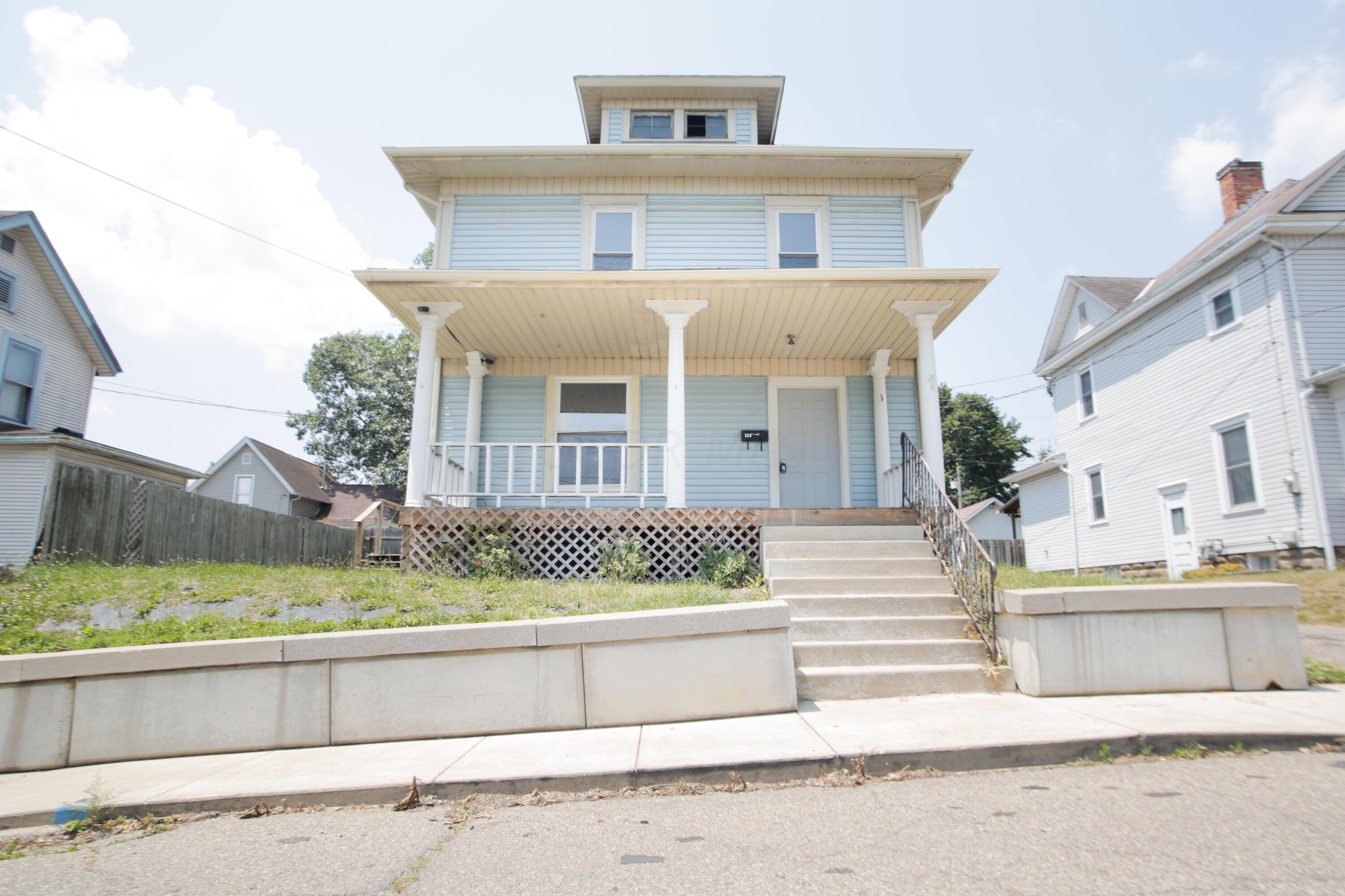 10th St, Coshocton, OH 43812