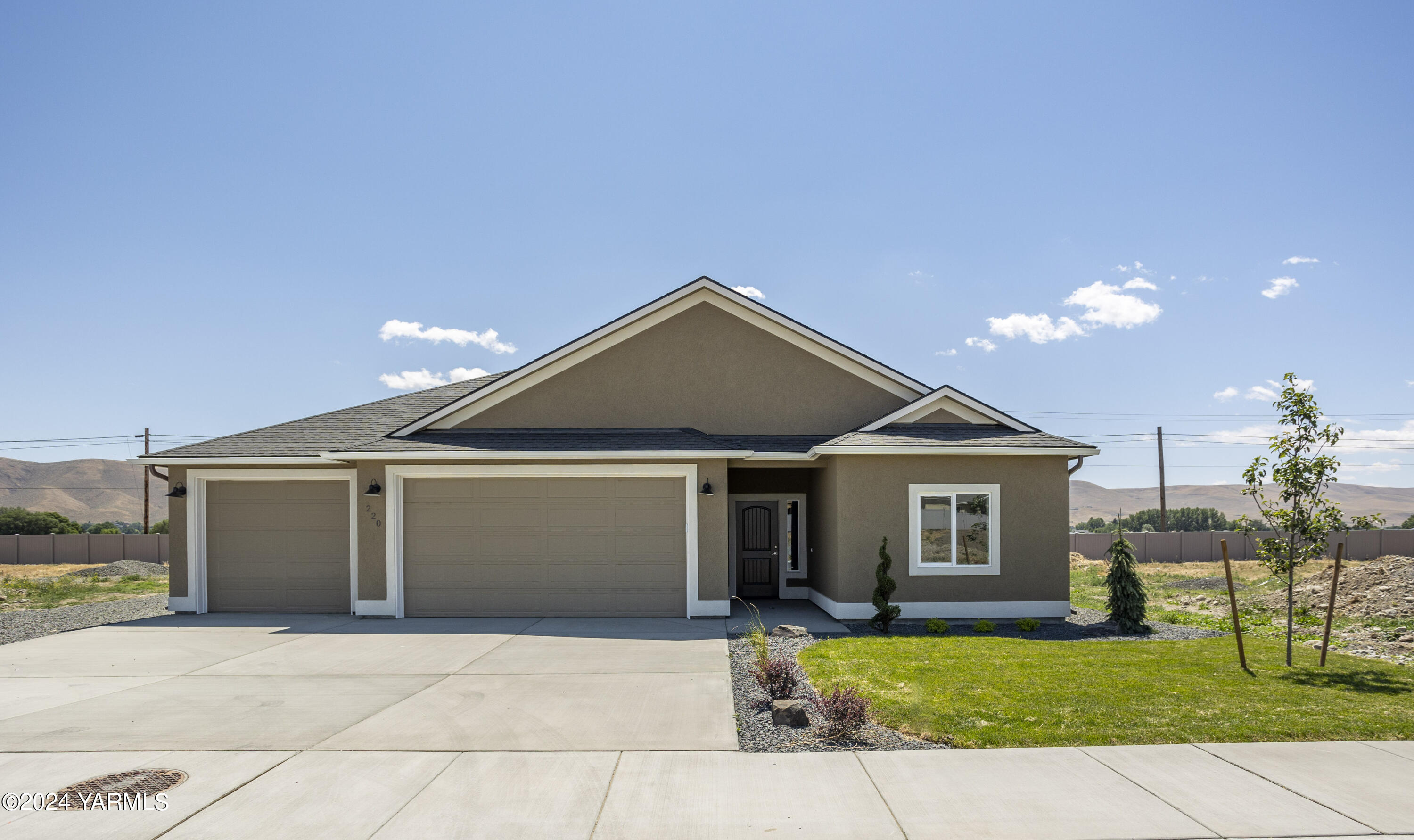 Bratton St, Prosser, WA 99350