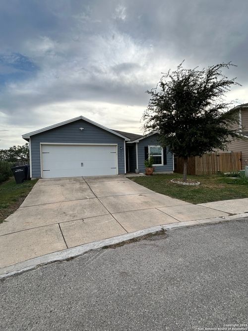 2835 Presley Mdw, San Antonio, TX, 78222-4446 | Card Image