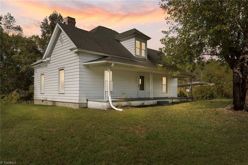 588 Roby Fulk Rd, Pinnacle, NC, 27043-8368 | Card Image