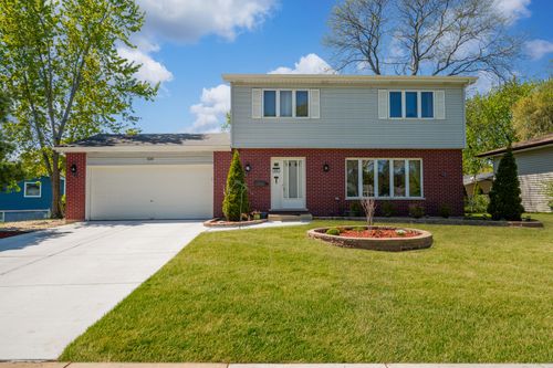 630 S Walnut Ln, Schaumburg, IL, 60193-2328 | Card Image