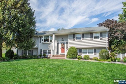 12 Crestwood Ave, Fairfield, NJ, 07004-1309 | Card Image