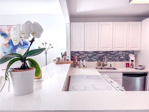 apt-104-3301 N Country Club Dr, Aventura, FL, 33180-1613 | Card Image