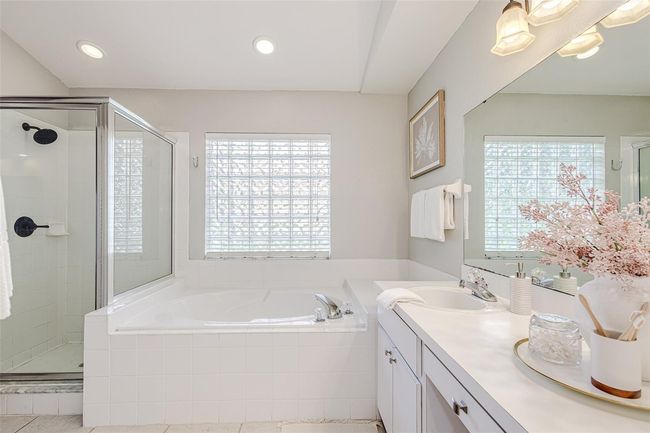 Shower, garden tub and vanity | Image 57