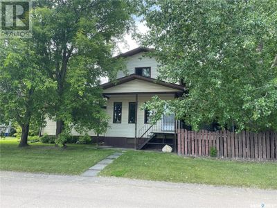 696 6th St E, House other with 4 bedrooms, 2 bathrooms and null parking in Prince Albert SK | Image 1