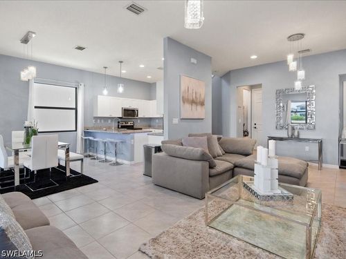 8812 Madrid Cir, NAPLES, FL, 34104-6226 | Card Image