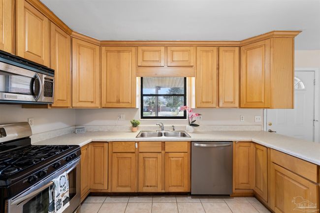 3332 Laurel Dr, House other with 3 bedrooms, 2 bathrooms and 4 parking in Gulf Breeze FL | Image 13