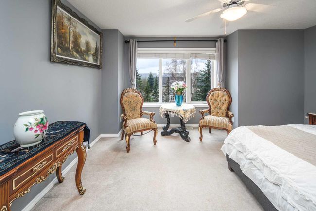 24 Discovery Ridge Rise Sw, Home with 4 bedrooms, 5 bathrooms and 4 parking in Calgary AB | Image 24