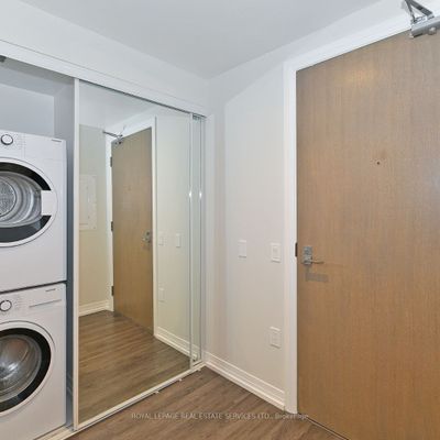 1915 - 251 Jarvis St, Condo with 2 bedrooms, 1 bathrooms and null parking in Toronto ON | Image 3