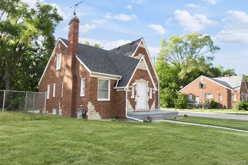 9817 Somerset Ave, Detroit, MI, 48224-2595 | Card Image