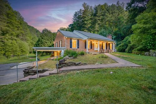 8775 Sandlick Rd, Bee, VA, 24217-4516 | Card Image