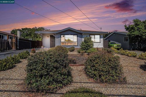 876 Appian Way, El Sobrante, CA, 94803-1104 | Card Image