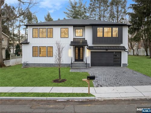 42 Harvey St, Closter, NJ, 07624-1132 | Card Image