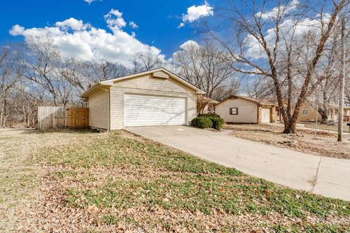 1302 N Taylor St, El Dorado, KS, 67042-3860 | Card Image