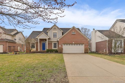 160 Liza Ln, Commerce Twp, MI, 48382-3177 | Card Image