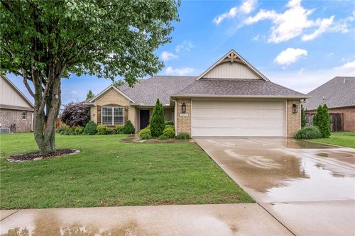 3900 W Mountain View Dr, Fayetteville, AR, 72704-6233 | Card Image